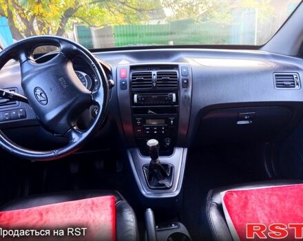 Черный Хендай Туксон, объемом двигателя 2 л и пробегом 187 тыс. км за 7900 $, фото 6 на Automoto.ua