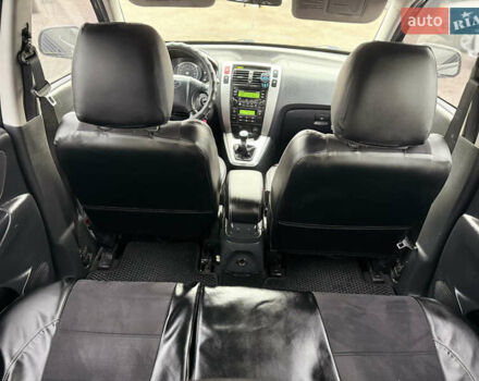 Черный Хендай Туксон, объемом двигателя 2 л и пробегом 252 тыс. км за 7200 $, фото 20 на Automoto.ua