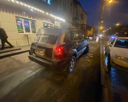 Черный Хендай Туксон, объемом двигателя 2 л и пробегом 136 тыс. км за 2500 $, фото 2 на Automoto.ua