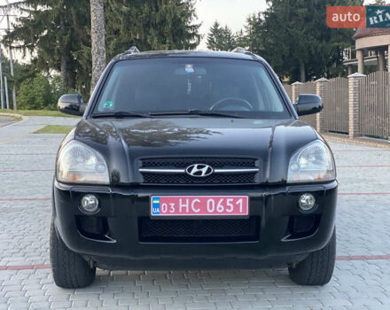 Черный Хендай Туксон, объемом двигателя 2 л и пробегом 250 тыс. км за 7950 $, фото 1 на Automoto.ua