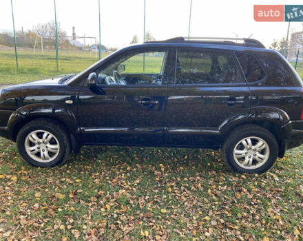 Хендай Туксон 2008 у Рівному на Automoto.ua Чорний Хендай Туксон, об'ємом двигуна 2 л та пробігом 165 тис. км за 7800 $, фото 2 на Automoto.ua