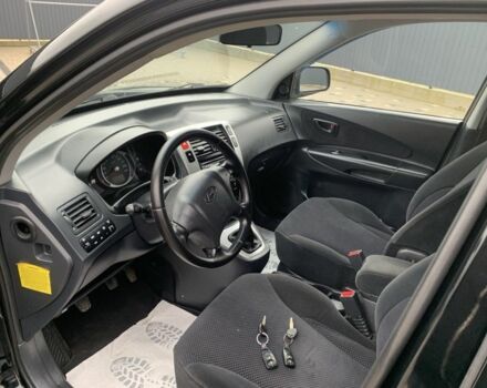 Черный Хендай Туксон, объемом двигателя 2 л и пробегом 198 тыс. км за 7500 $, фото 5 на Automoto.ua