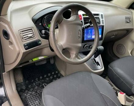 Черный Хендай Туксон, объемом двигателя 1.98 л и пробегом 290 тыс. км за 7000 $, фото 8 на Automoto.ua