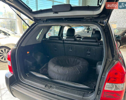 Черный Хендай Туксон, объемом двигателя 2.7 л и пробегом 158 тыс. км за 7940 $, фото 12 на Automoto.ua