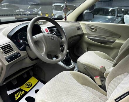 Черный Хендай Туксон, объемом двигателя 2 л и пробегом 224 тыс. км за 7800 $, фото 8 на Automoto.ua