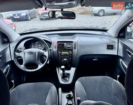 Черный Хендай Туксон, объемом двигателя 1.98 л и пробегом 96 тыс. км за 9900 $, фото 9 на Automoto.ua