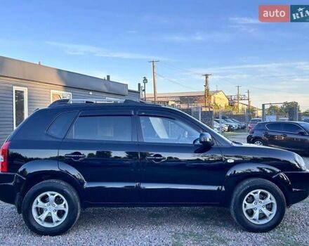 Черный Хендай Туксон, объемом двигателя 2 л и пробегом 230 тыс. км за 7500 $, фото 3 на Automoto.ua