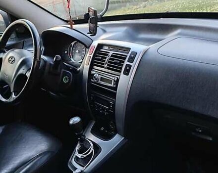 Черный Хендай Туксон, объемом двигателя 1.99 л и пробегом 203 тыс. км за 8000 $, фото 6 на Automoto.ua