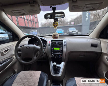 Черный Хендай Туксон, объемом двигателя 2 л и пробегом 170 тыс. км за 9200 $, фото 10 на Automoto.ua