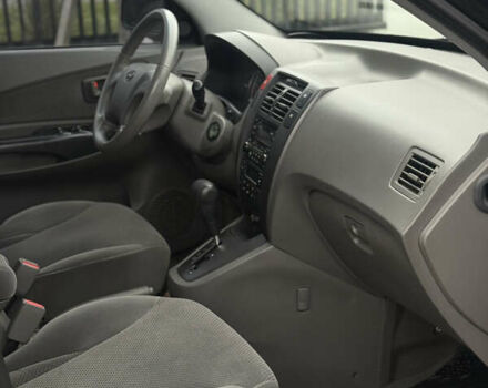 Чорний Хендай Туксон, об'ємом двигуна 2 л та пробігом 107 тис. км за 8500 $, фото 12 на Automoto.ua