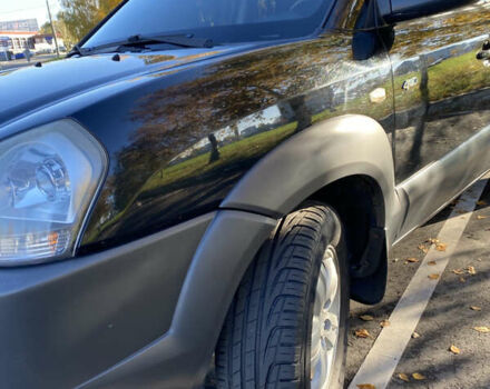 Черный Хендай Туксон, объемом двигателя 1.98 л и пробегом 218 тыс. км за 7200 $, фото 7 на Automoto.ua