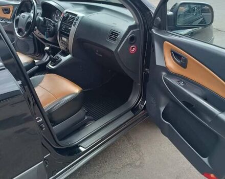 Черный Хендай Туксон, объемом двигателя 2 л и пробегом 255 тыс. км за 8700 $, фото 18 на Automoto.ua
