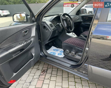 Черный Хендай Туксон, объемом двигателя 1.98 л и пробегом 177 тыс. км за 7600 $, фото 17 на Automoto.ua