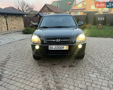 Черный Хендай Туксон, объемом двигателя 2 л и пробегом 276 тыс. км за 7450 $, фото 9 на Automoto.ua