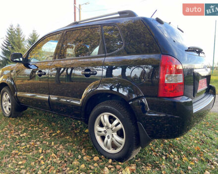 Хендай Туксон 2008 у Рівному на Automoto.ua Чорний Хендай Туксон, об'ємом двигуна 2 л та пробігом 165 тис. км за 7800 $, фото 3 на Automoto.ua