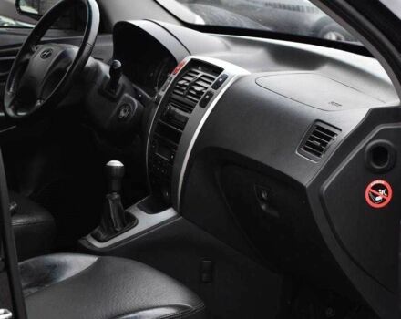 Чорний Хендай Туксон, об'ємом двигуна 2 л та пробігом 204 тис. км за 8650 $, фото 11 на Automoto.ua