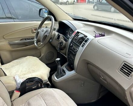 Чорний Хендай Туксон, об'ємом двигуна 2 л та пробігом 260 тис. км за 7700 $, фото 5 на Automoto.ua