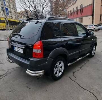 Черный Хендай Туксон, объемом двигателя 2.66 л и пробегом 311 тыс. км за 7200 $, фото 6 на Automoto.ua