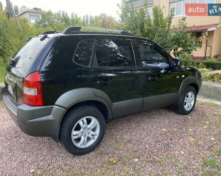 Чорний Хендай Туксон, об'ємом двигуна 2 л та пробігом 160 тис. км за 8800 $, фото 4 на Automoto.ua