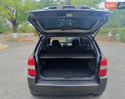 Черный Хендай Туксон, объемом двигателя 1.98 л и пробегом 157 тыс. км за 7500 $, фото 16 на Automoto.ua