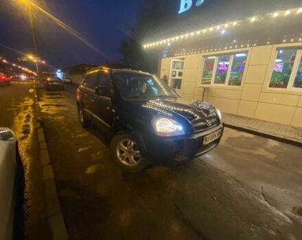 Черный Хендай Туксон, объемом двигателя 2 л и пробегом 136 тыс. км за 2500 $, фото 3 на Automoto.ua