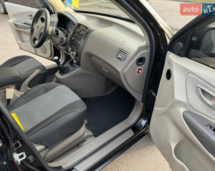 Черный Хендай Туксон, объемом двигателя 1.98 л и пробегом 196 тыс. км за 7999 $, фото 14 на Automoto.ua