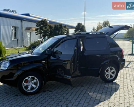 Хендай Туксон 2008 в Радехове на Automoto.ua Черный Хендай Туксон, объемом двигателя 1.98 л и пробегом 370 тыс. км за 7350 $, фото 96 на Automoto.ua