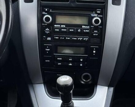 Черный Хендай Туксон, объемом двигателя 2 л и пробегом 253 тыс. км за 8299 $, фото 4 на Automoto.ua