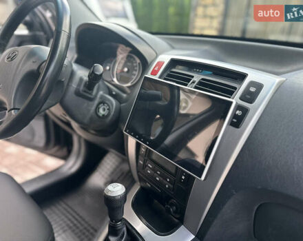 Черный Хендай Туксон, объемом двигателя 2 л и пробегом 218 тыс. км за 8700 $, фото 24 на Automoto.ua