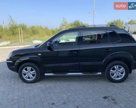 Черный Хендай Туксон, объемом двигателя 2 л и пробегом 220 тыс. км за 8700 $, фото 12 на Automoto.ua