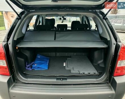 Чорний Хендай Туксон, об'ємом двигуна 2 л та пробігом 225 тис. км за 8000 $, фото 28 на Automoto.ua