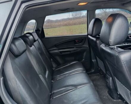 Черный Хендай Туксон, объемом двигателя 2 л и пробегом 276 тыс. км за 8500 $, фото 4 на Automoto.ua