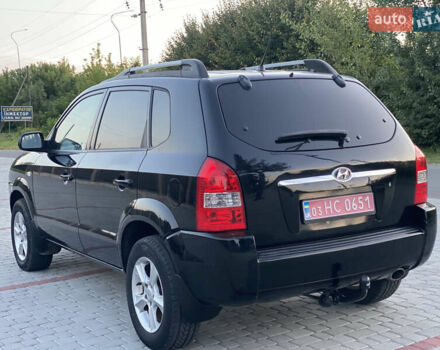 Черный Хендай Туксон, объемом двигателя 2 л и пробегом 250 тыс. км за 7950 $, фото 9 на Automoto.ua