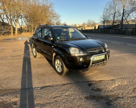 Черный Хендай Туксон, объемом двигателя 2 л и пробегом 205 тыс. км за 8400 $, фото 1 на Automoto.ua