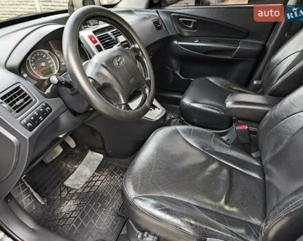 Черный Хендай Туксон, объемом двигателя 2 л и пробегом 182 тыс. км за 9000 $, фото 8 на Automoto.ua