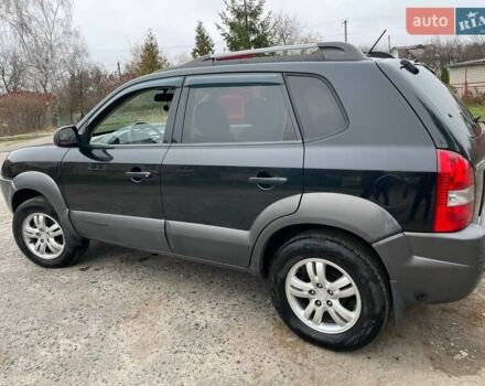 Черный Хендай Туксон, объемом двигателя 1.98 л и пробегом 290 тыс. км за 7000 $, фото 7 на Automoto.ua