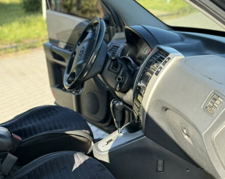 Хендай Туксон 2008 в Радехове на Automoto.ua Черный Хендай Туксон, объемом двигателя 1.98 л и пробегом 370 тыс. км за 7350 $, фото 87 на Automoto.ua