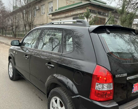 Черный Хендай Туксон, объемом двигателя 2 л и пробегом 136 тыс. км за 8500 $, фото 6 на Automoto.ua