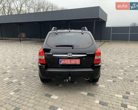 Черный Хендай Туксон, объемом двигателя 2 л и пробегом 198 тыс. км за 7500 $, фото 5 на Automoto.ua