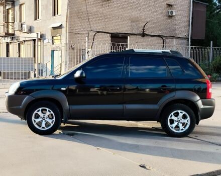 Черный Хендай Туксон, объемом двигателя 2 л и пробегом 82 тыс. км за 7490 $, фото 2 на Automoto.ua