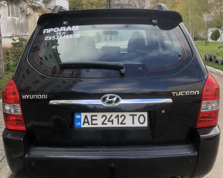 Черный Хендай Туксон, объемом двигателя 1.98 л и пробегом 256 тыс. км за 8200 $, фото 1 на Automoto.ua