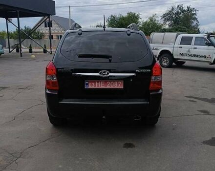 Черный Хендай Туксон, объемом двигателя 2 л и пробегом 255 тыс. км за 8700 $, фото 4 на Automoto.ua