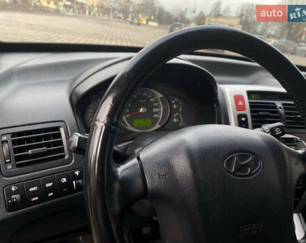 Черный Хендай Туксон, объемом двигателя 2 л и пробегом 209 тыс. км за 7999 $, фото 7 на Automoto.ua