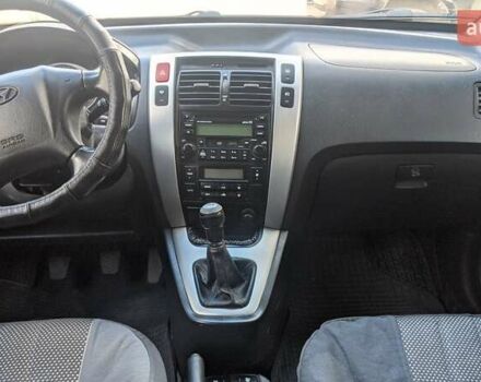 Черный Хендай Туксон, объемом двигателя 2 л и пробегом 163 тыс. км за 8100 $, фото 3 на Automoto.ua