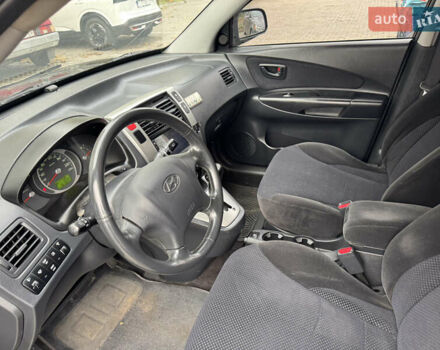 Черный Хендай Туксон, объемом двигателя 2 л и пробегом 157 тыс. км за 8900 $, фото 24 на Automoto.ua