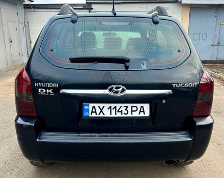 Черный Хендай Туксон, объемом двигателя 2 л и пробегом 215 тыс. км за 6700 $, фото 4 на Automoto.ua