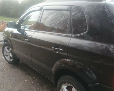 Черный Хендай Туксон, объемом двигателя 1.98 л и пробегом 283 тыс. км за 8800 $, фото 17 на Automoto.ua