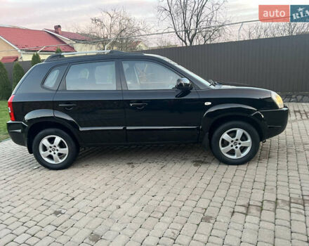 Черный Хендай Туксон, объемом двигателя 2 л и пробегом 276 тыс. км за 7450 $, фото 4 на Automoto.ua