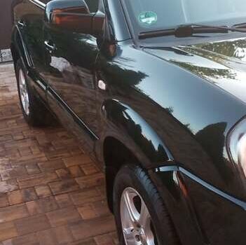 Черный Хендай Туксон, объемом двигателя 2 л и пробегом 187 тыс. км за 8800 $, фото 6 на Automoto.ua