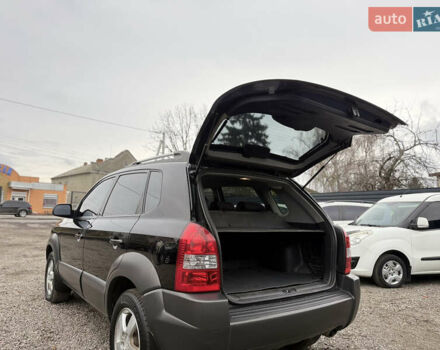 Черный Хендай Туксон, объемом двигателя 2 л и пробегом 252 тыс. км за 7200 $, фото 21 на Automoto.ua